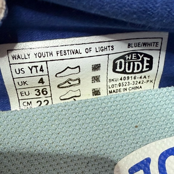 Wally Festival of Lights Hey Dudes Youth Sz 4 - Picture 4 of 5